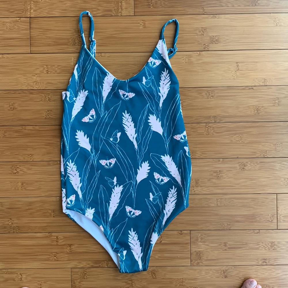 NWT Kalokini Swimwear Keola Reversible onepiece in in Small